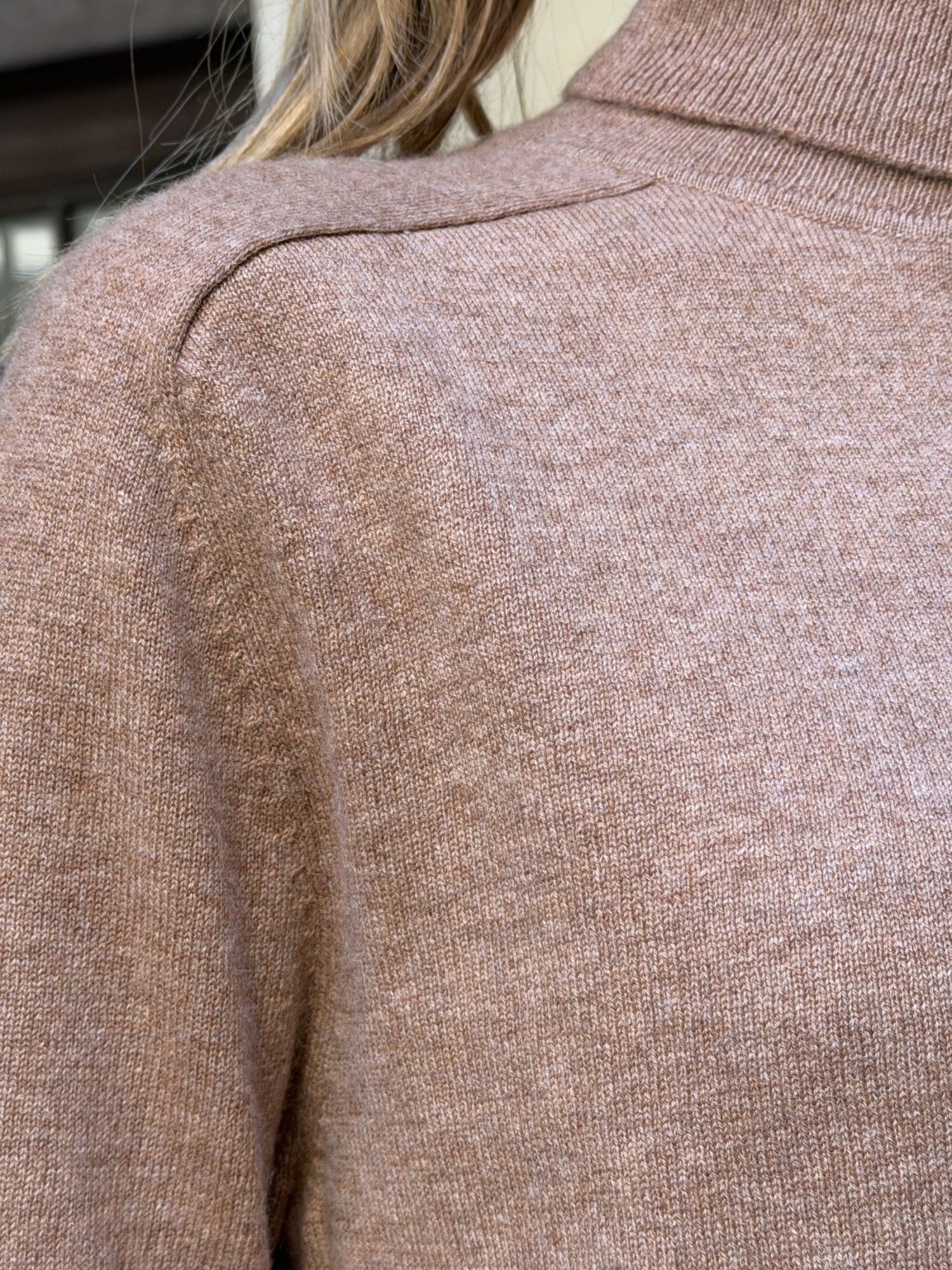 Dolcevita di cashmere Cammello