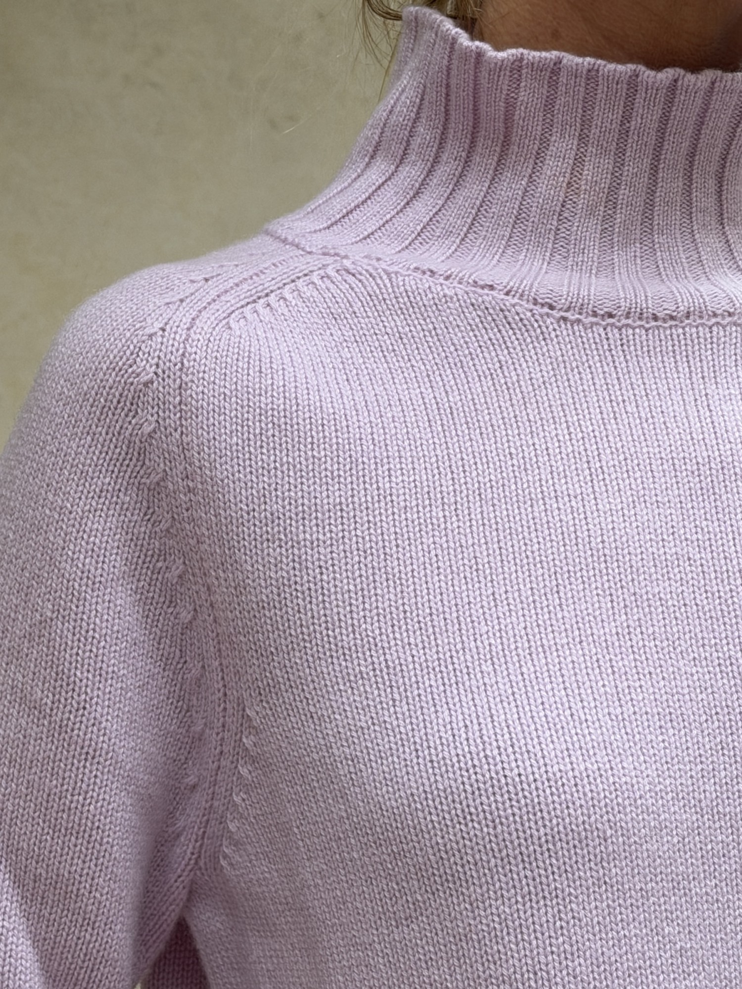 Maglia collo alto cashmere Glicine